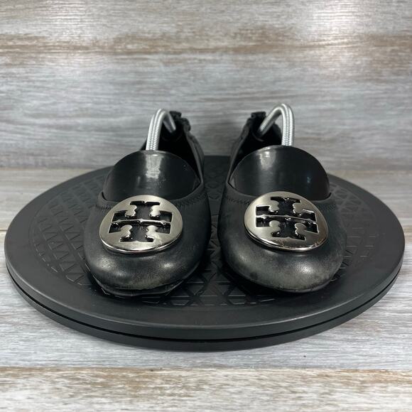 Tory Burch Women's Reva Black Leather Silver Charm Ballet Flats Size ? - Picture 2 of 13